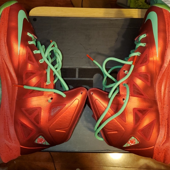 Authentic Lebron X Christmas. Send offers - Picture 6 of 8